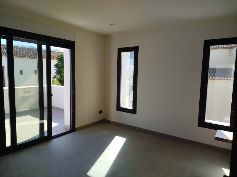 4 bedroom Villa for sale in Denia with pool garage - € 1,200,000 (Ref: 9491734)