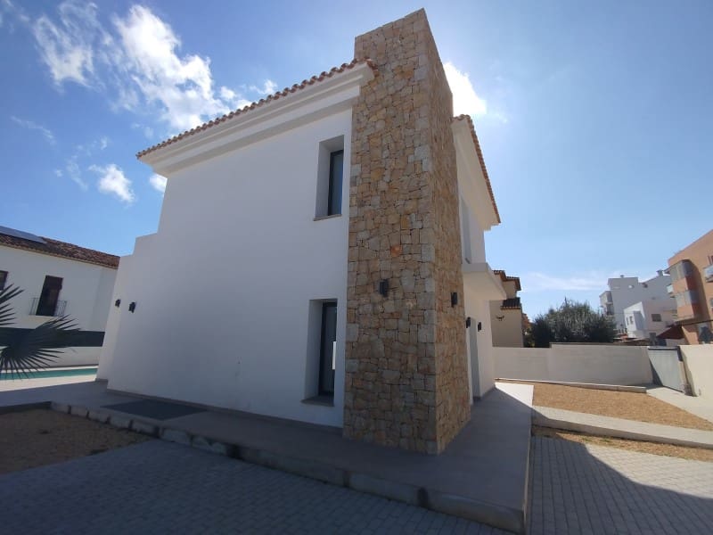 4 bedroom Villa for sale in Denia with pool garage - € 1,200,000 (Ref: 9491734)