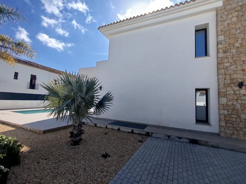4 bedroom Villa for sale in Denia with pool garage - € 1,200,000 (Ref: 9491734)