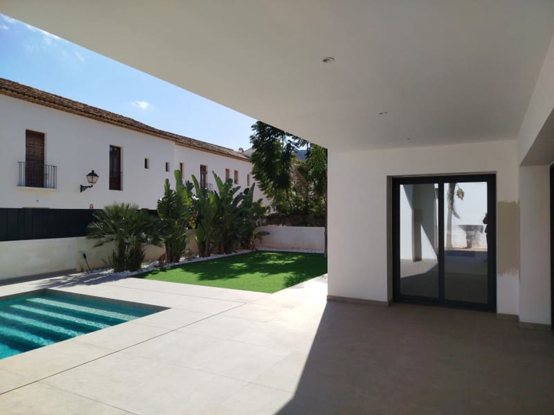 4 bedroom Villa for sale in Denia with pool garage - € 1,200,000 (Ref: 9491734)