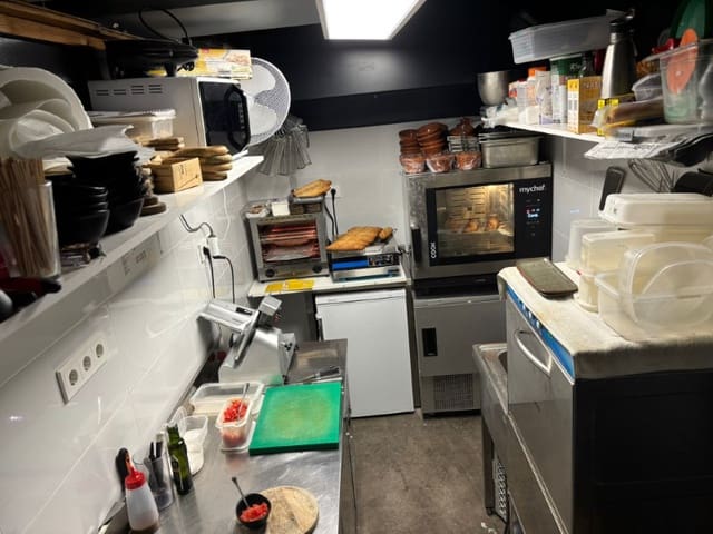 Commercial for sale in Centro Urbano, Dénia - € 120,000 (Ref: 9637438)