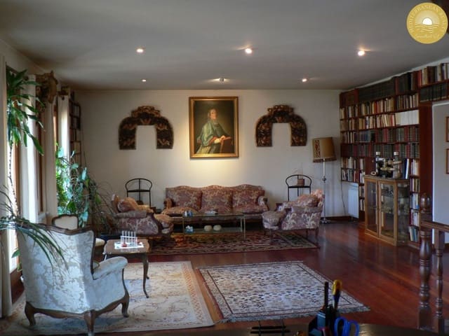 8 bedroom Hotel for sale in Puebla de Sanabria with garage - € 548,800 (Ref: 7869001)