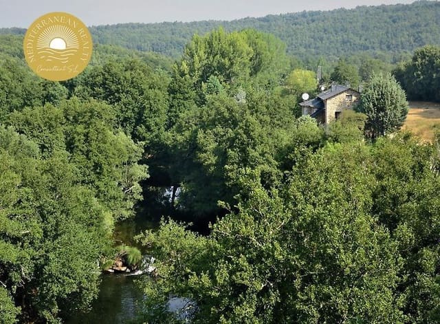 8 bedroom Hotel for sale in Puebla de Sanabria with garage - € 548,800 (Ref: 7869001)