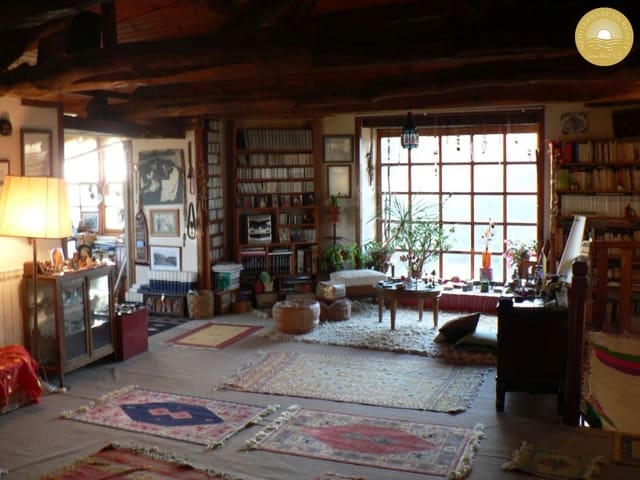 8 bedroom Hotel for sale in Puebla de Sanabria with garage - € 548,800 (Ref: 7869001)