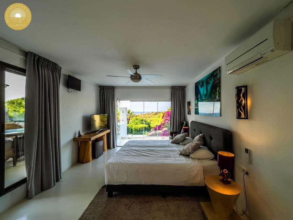 15 slaapkamer Villa te koop in Santa Eulalia / Santa Eularia met zwembad garage - € 5.000.000 (Ref: 7869031)