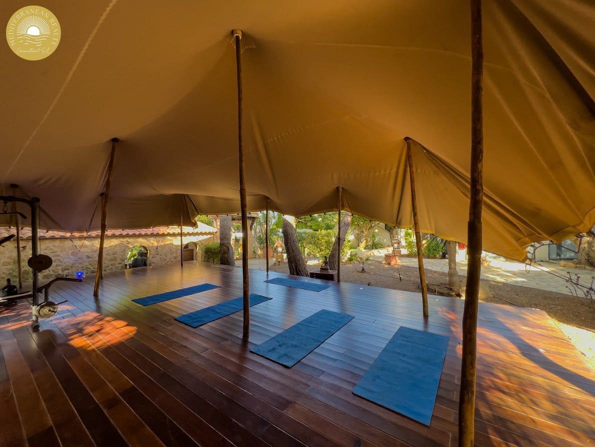 15 slaapkamer Villa te koop in Santa Eulalia / Santa Eularia met zwembad garage - € 5.000.000 (Ref: 7869031)