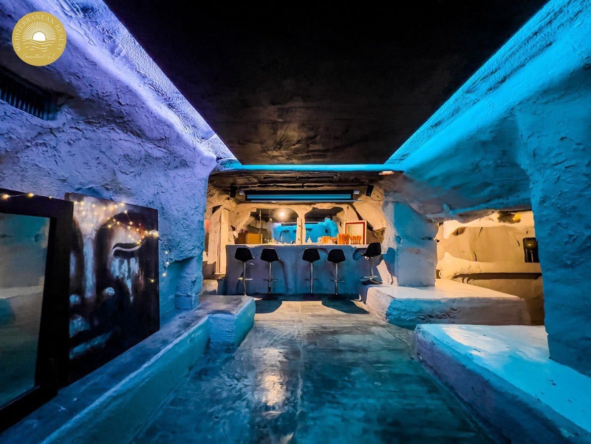 15 slaapkamer Villa te koop in Santa Eulalia / Santa Eularia met zwembad garage - € 5.000.000 (Ref: 7869031)