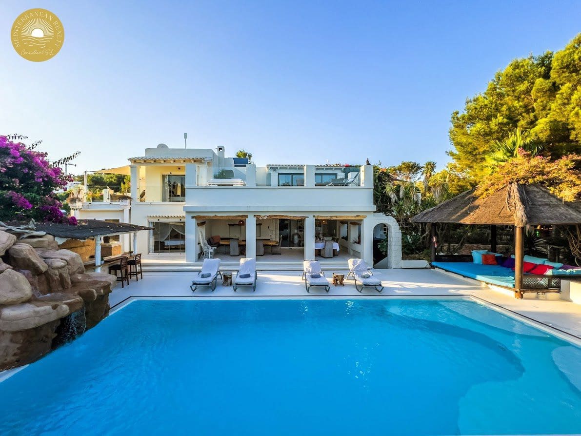 15 slaapkamer Villa te koop in Santa Eulalia / Santa Eularia met zwembad garage - € 5.000.000 (Ref: 7869031)