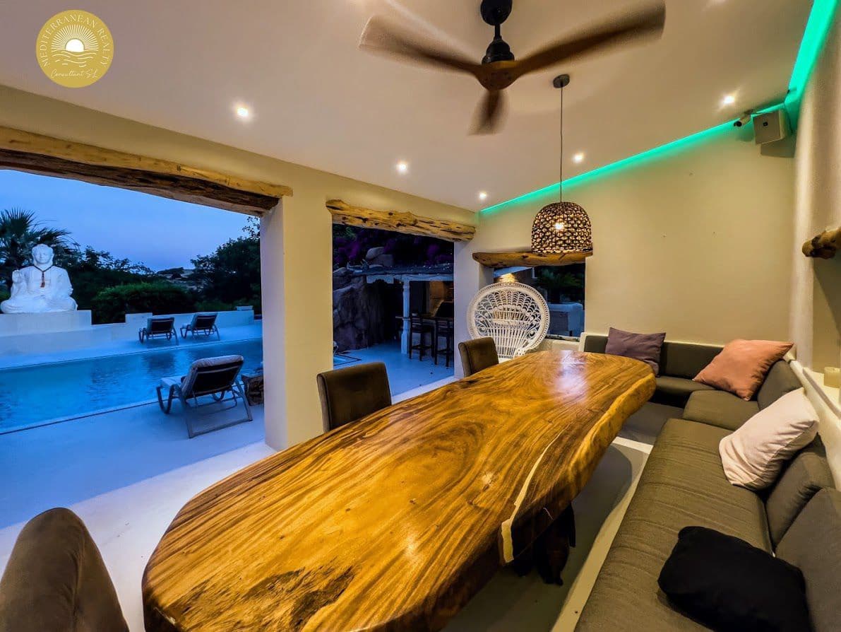 15 slaapkamer Villa te koop in Santa Eulalia / Santa Eularia met zwembad garage - € 5.000.000 (Ref: 7869031)