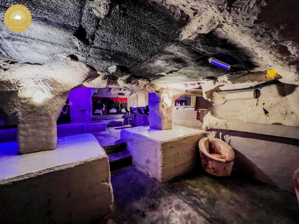 15 slaapkamer Villa te koop in Santa Eulalia / Santa Eularia met zwembad garage - € 5.000.000 (Ref: 7869031)