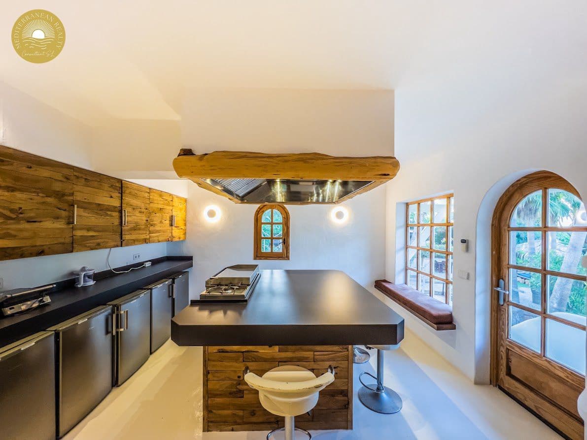 15 slaapkamer Villa te koop in Santa Eulalia / Santa Eularia met zwembad garage - € 5.000.000 (Ref: 7869031)