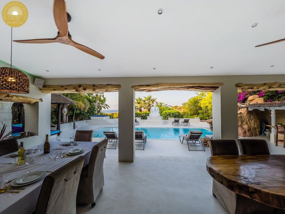 15 slaapkamer Villa te koop in Santa Eulalia / Santa Eularia met zwembad garage - € 5.000.000 (Ref: 7869031)