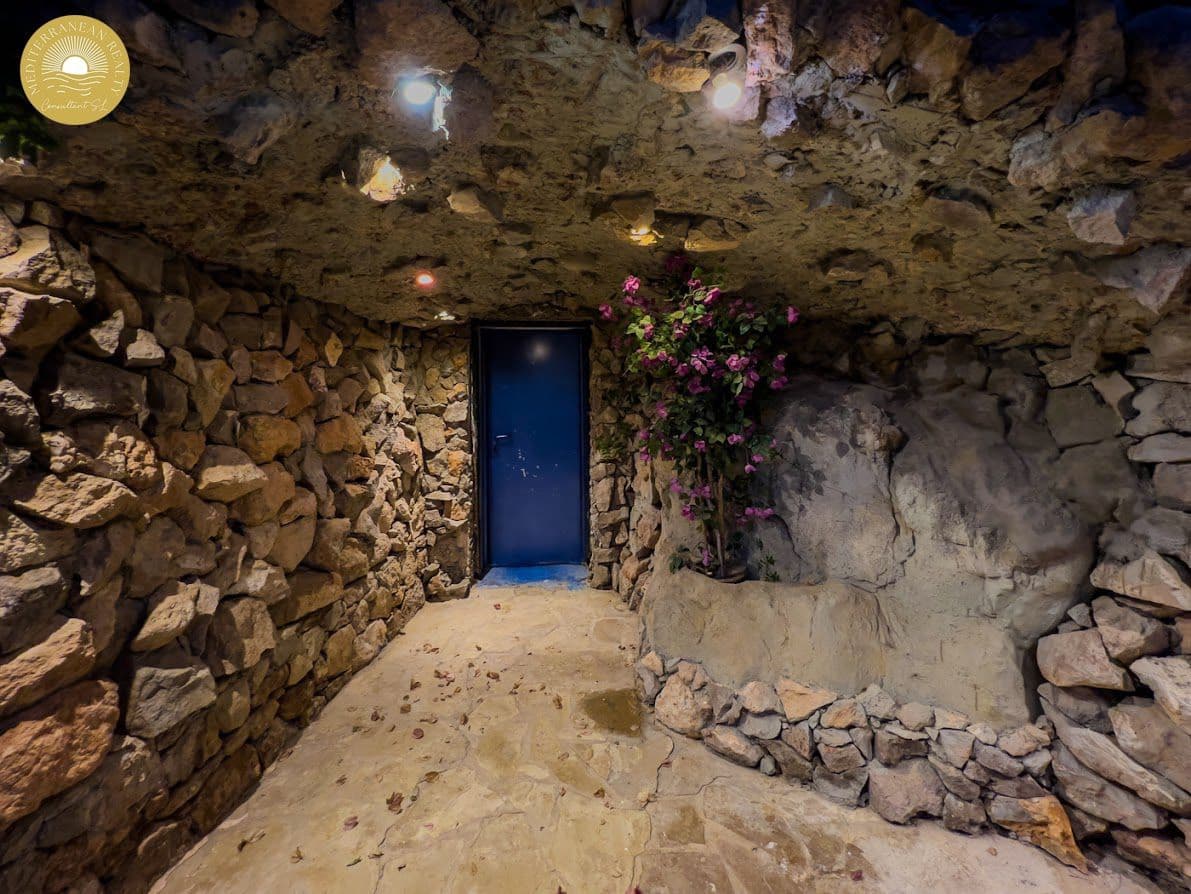 15 slaapkamer Villa te koop in Santa Eulalia / Santa Eularia met zwembad garage - € 5.000.000 (Ref: 7869031)