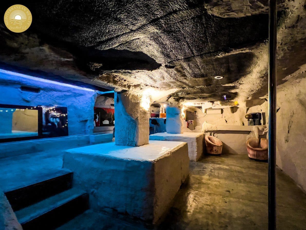 15 slaapkamer Villa te koop in Santa Eulalia / Santa Eularia met zwembad garage - € 5.000.000 (Ref: 7869031)