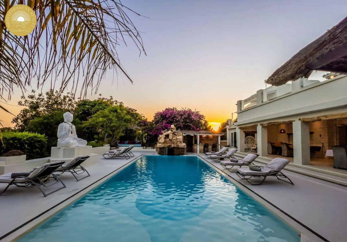 15 slaapkamer Villa te koop in Santa Eulalia / Santa Eularia met zwembad garage - € 5.000.000 (Ref: 7869031)