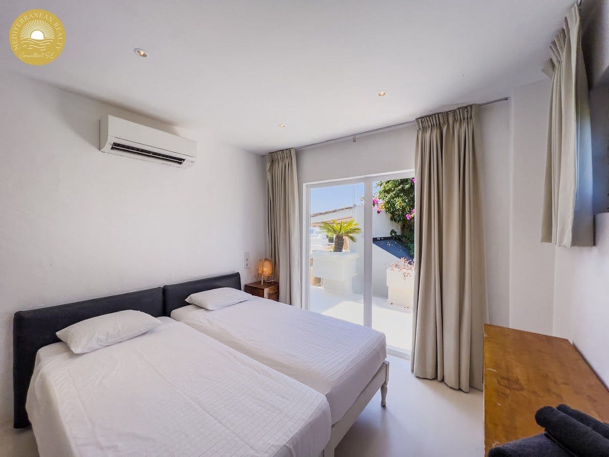 15 slaapkamer Villa te koop in Santa Eulalia / Santa Eularia met zwembad garage - € 5.000.000 (Ref: 7869031)