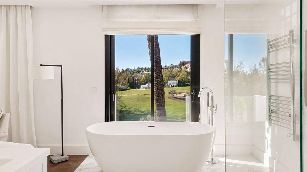 Chalet de 7 habitaciones en Nueva Andalucia en venta con piscina - 7.900.000 € (Ref: 8015690)