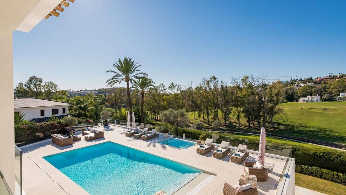 Chalet de 7 habitaciones en Nueva Andalucia en venta con piscina - 7.900.000 € (Ref: 8015690)