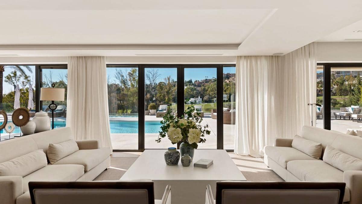 Chalet de 7 habitaciones en Nueva Andalucia en venta con piscina - 7.900.000 € (Ref: 8015690)