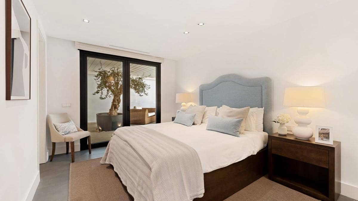 Chalet de 7 habitaciones en Nueva Andalucia en venta con piscina - 7.900.000 € (Ref: 8015690)