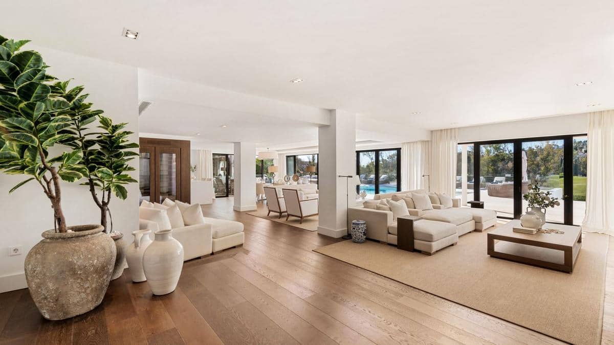 Chalet de 7 habitaciones en Nueva Andalucia en venta con piscina - 7.900.000 € (Ref: 8015690)