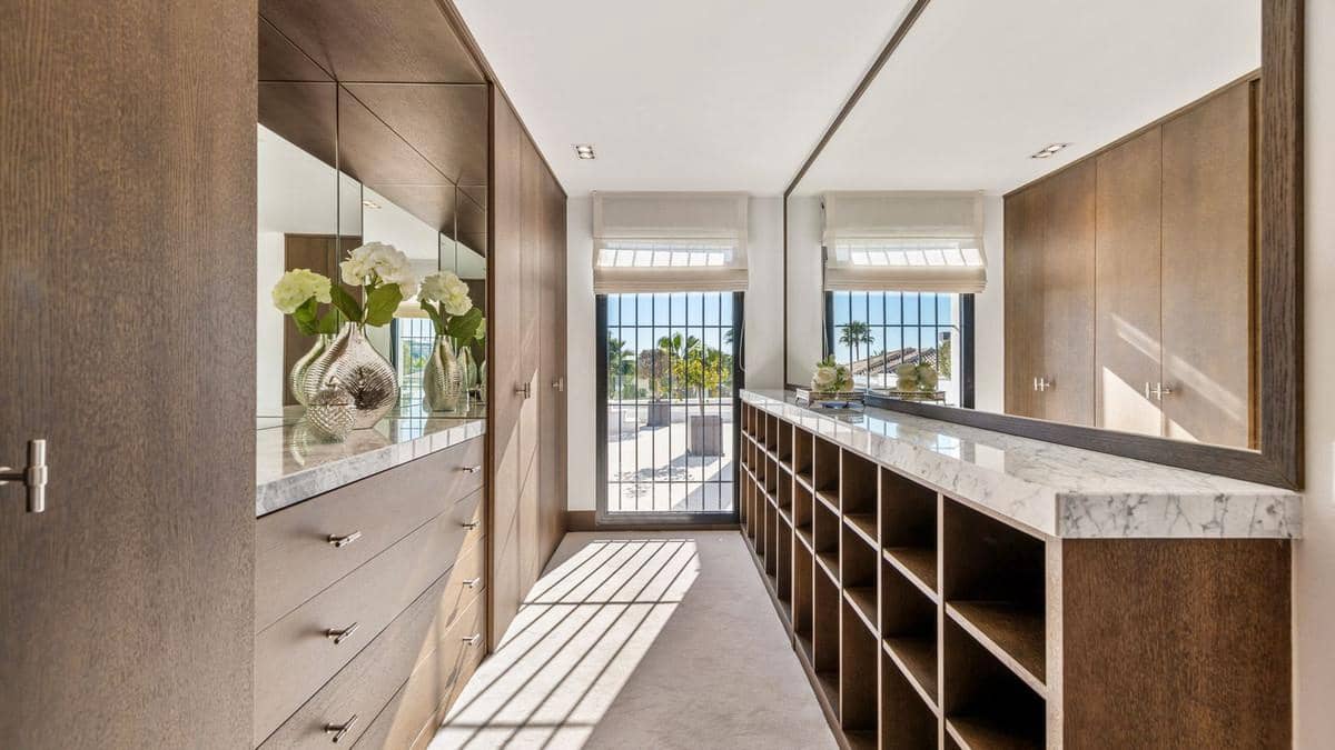 Chalet de 7 habitaciones en Nueva Andalucia en venta con piscina - 7.900.000 € (Ref: 8015690)