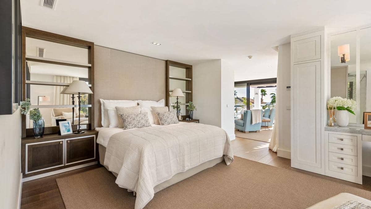 Chalet de 7 habitaciones en Nueva Andalucia en venta con piscina - 7.900.000 € (Ref: 8015690)