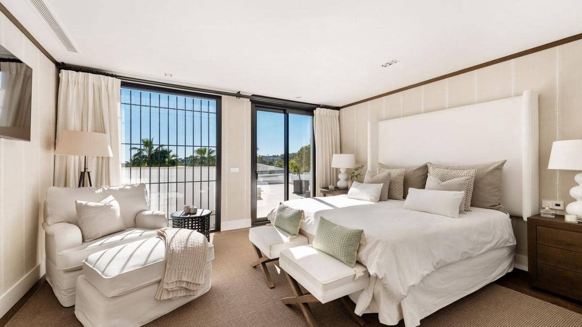 Chalet de 7 habitaciones en Nueva Andalucia en venta con piscina - 7.900.000 € (Ref: 8015690)