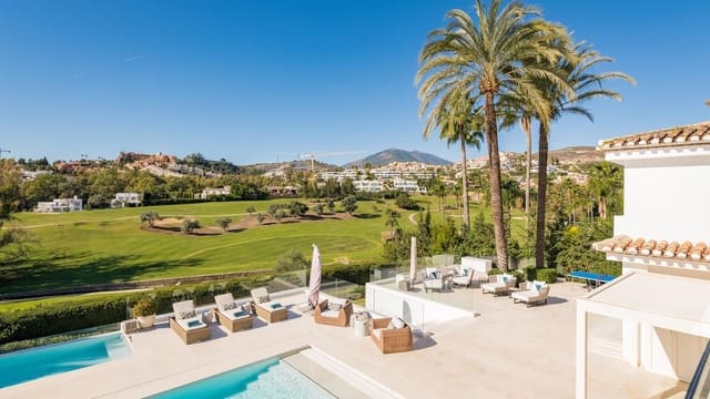 Chalet de 7 habitaciones en Las Brisas, Marbella en venta con piscina - 7.900.000 € (Ref: 8015690)