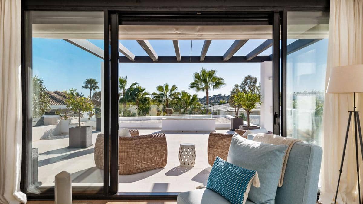 Chalet de 7 habitaciones en Nueva Andalucia en venta con piscina - 7.900.000 € (Ref: 8015690)