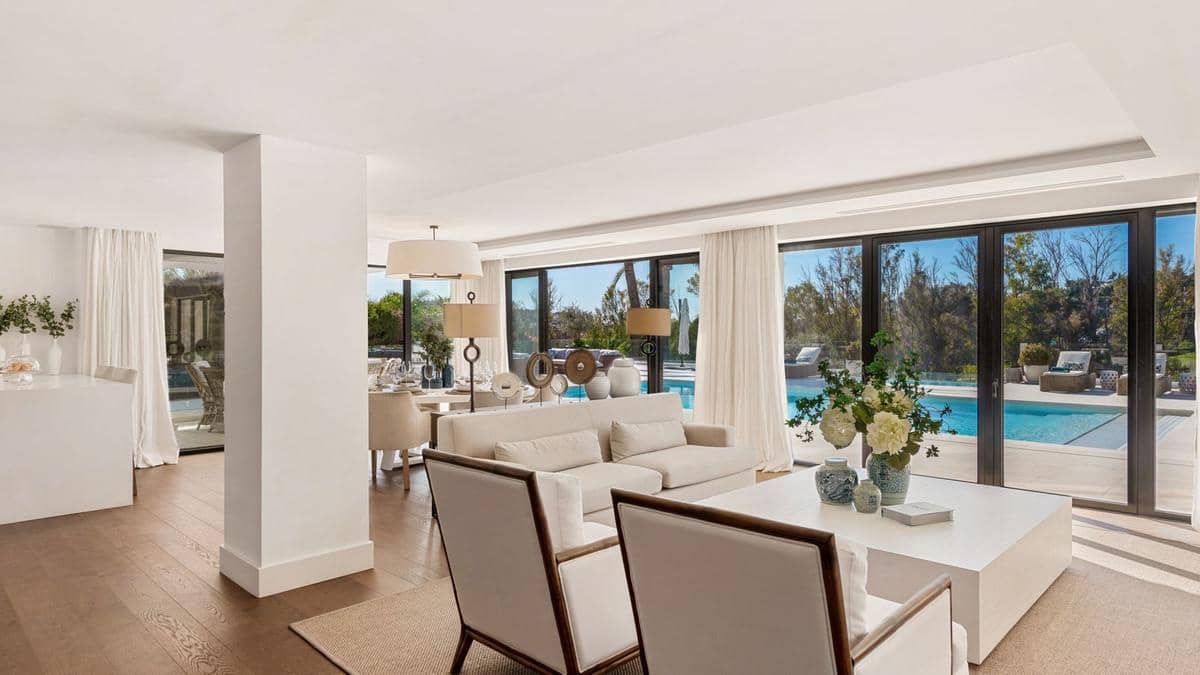 Chalet de 7 habitaciones en Nueva Andalucia en venta con piscina - 7.900.000 € (Ref: 8015690)