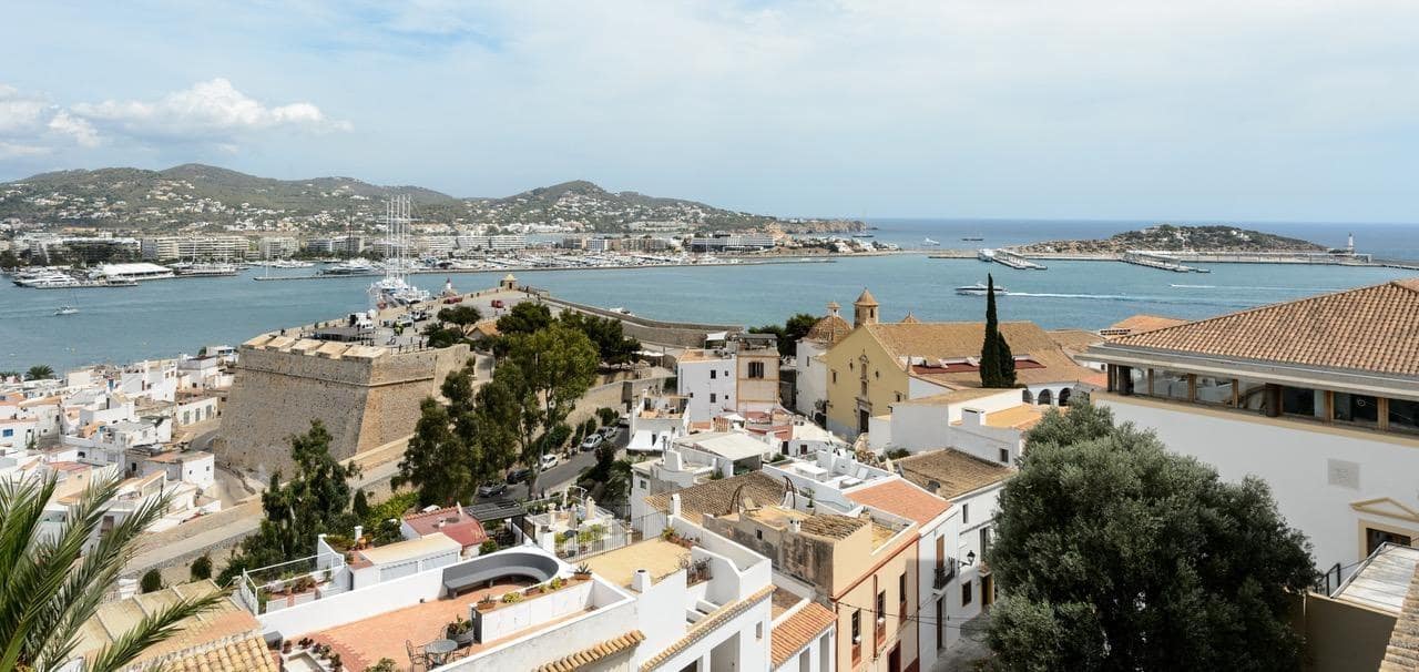 10 soveværelse Byhus til salg i Ibiza by med swimmingpool garage - € 10.500.000 (Ref: 8070519)