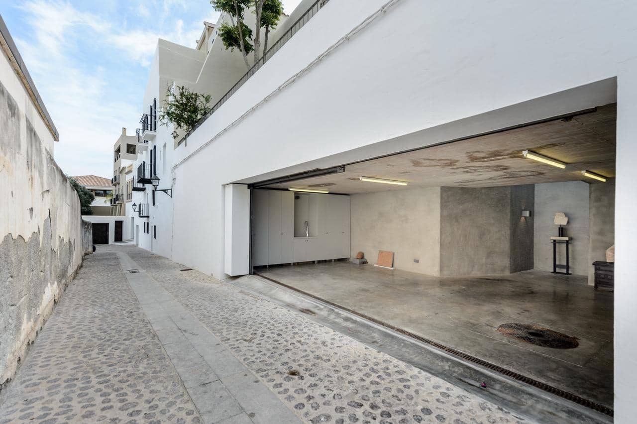 10 soveværelse Byhus til salg i Ibiza by med swimmingpool garage - € 10.500.000 (Ref: 8070519)