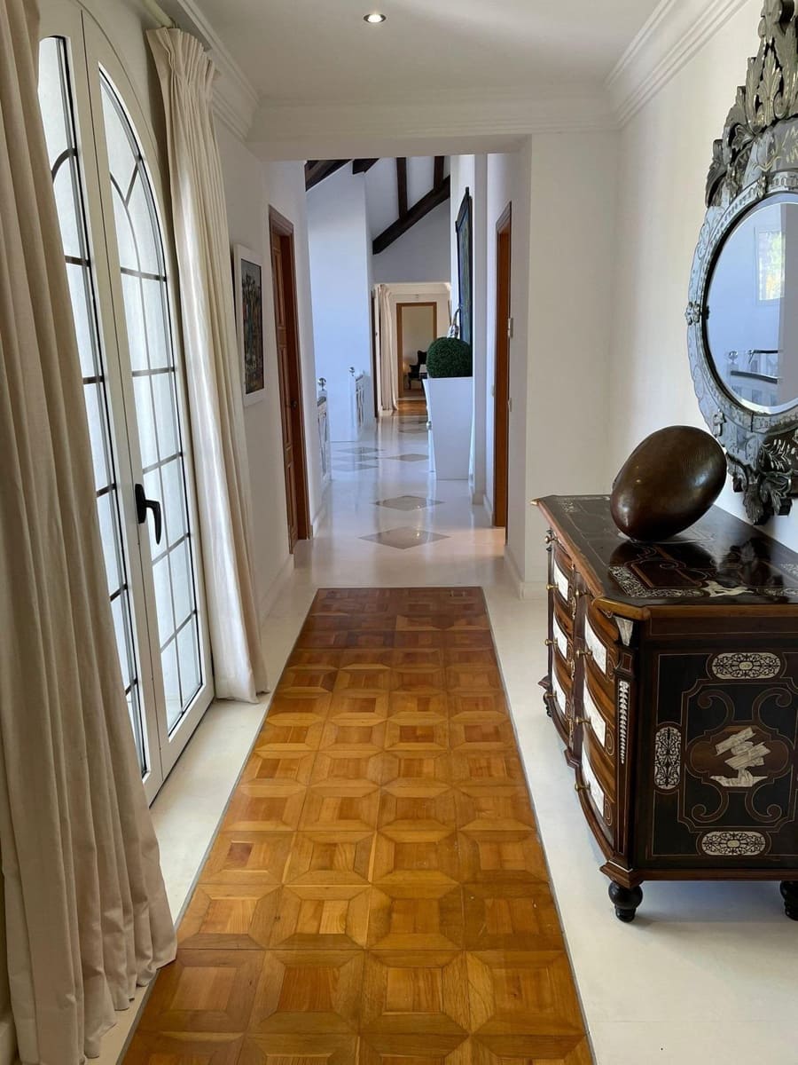 8 soverom Villa til salgs i Marbella med svømmebasseng garasje - € 11 900 000 (Ref: 8268991)