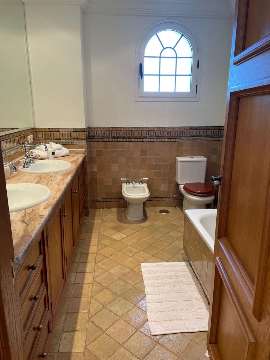 8 soverom Villa til salgs i Marbella med svømmebasseng garasje - € 11 900 000 (Ref: 8268991)