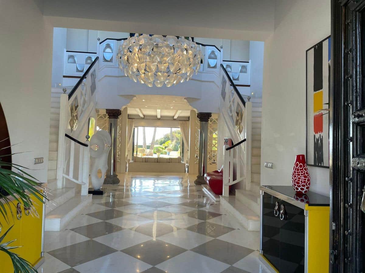 8 soverom Villa til salgs i Marbella med svømmebasseng garasje - € 11 900 000 (Ref: 8268991)