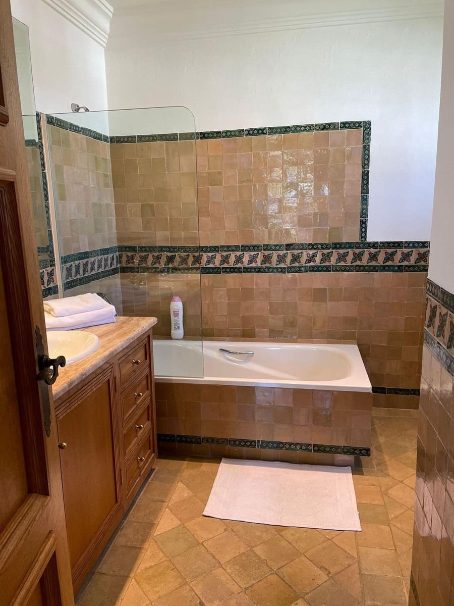 8 soverom Villa til salgs i Marbella med svømmebasseng garasje - € 11 900 000 (Ref: 8268991)