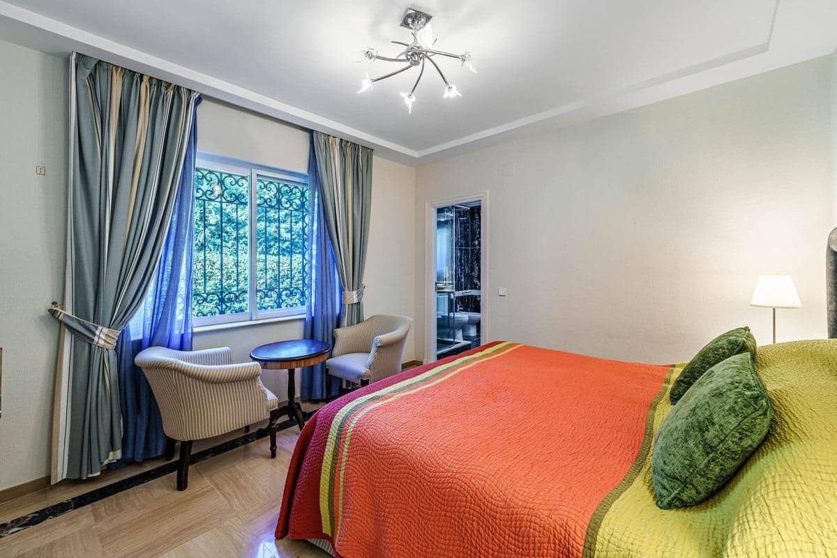 9 sypialnia Willa na sprzedaż w Estepona z basenem garażem - 8 925 000 € (Ref: 8268992)