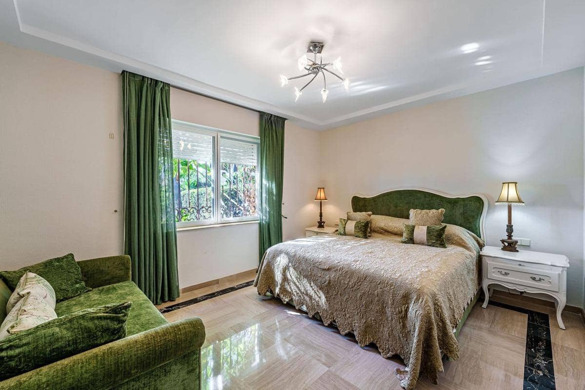 9 sypialnia Willa na sprzedaż w Estepona z basenem garażem - 8 925 000 € (Ref: 8268992)