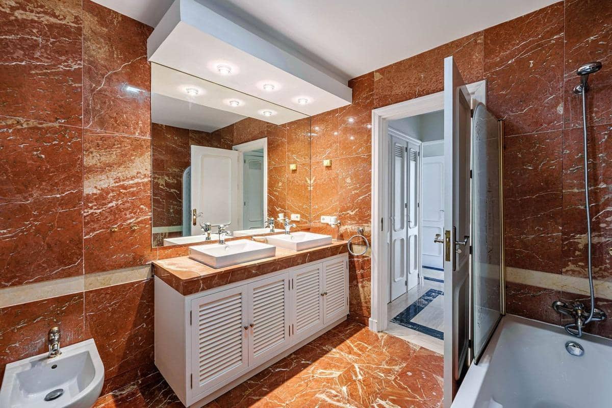 9 sypialnia Willa na sprzedaż w Estepona z basenem garażem - 8 925 000 € (Ref: 8268992)