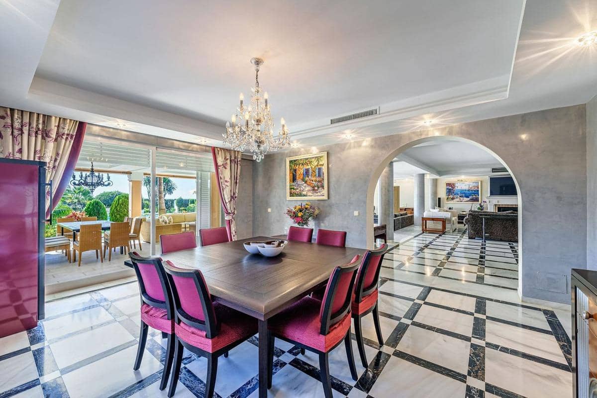 9 sypialnia Willa na sprzedaż w Estepona z basenem garażem - 8 925 000 € (Ref: 8268992)