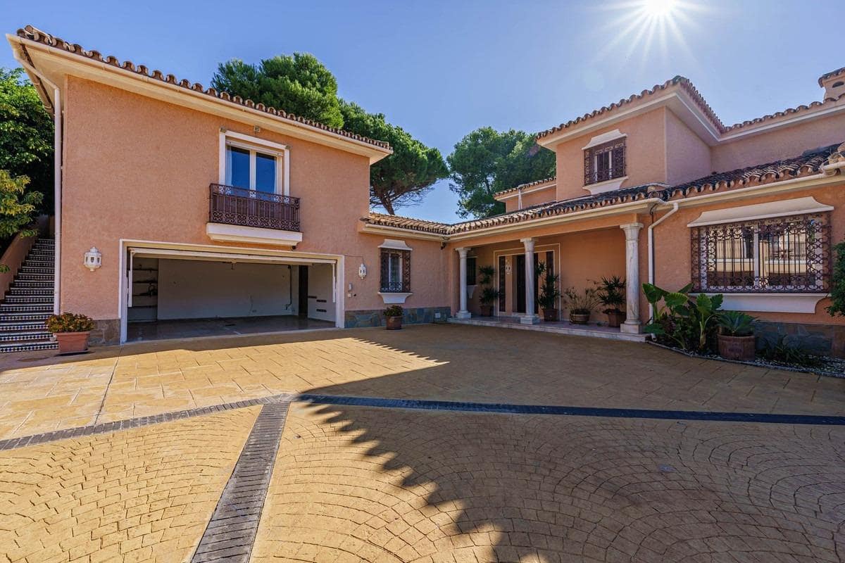 9 sypialnia Willa na sprzedaż w Estepona z basenem garażem - 8 925 000 € (Ref: 8268992)