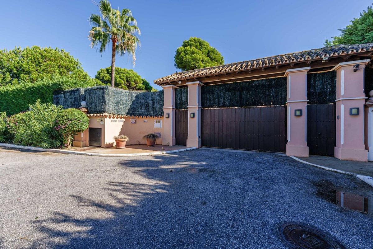 9 sypialnia Willa na sprzedaż w Estepona z basenem garażem - 8 925 000 € (Ref: 8268992)