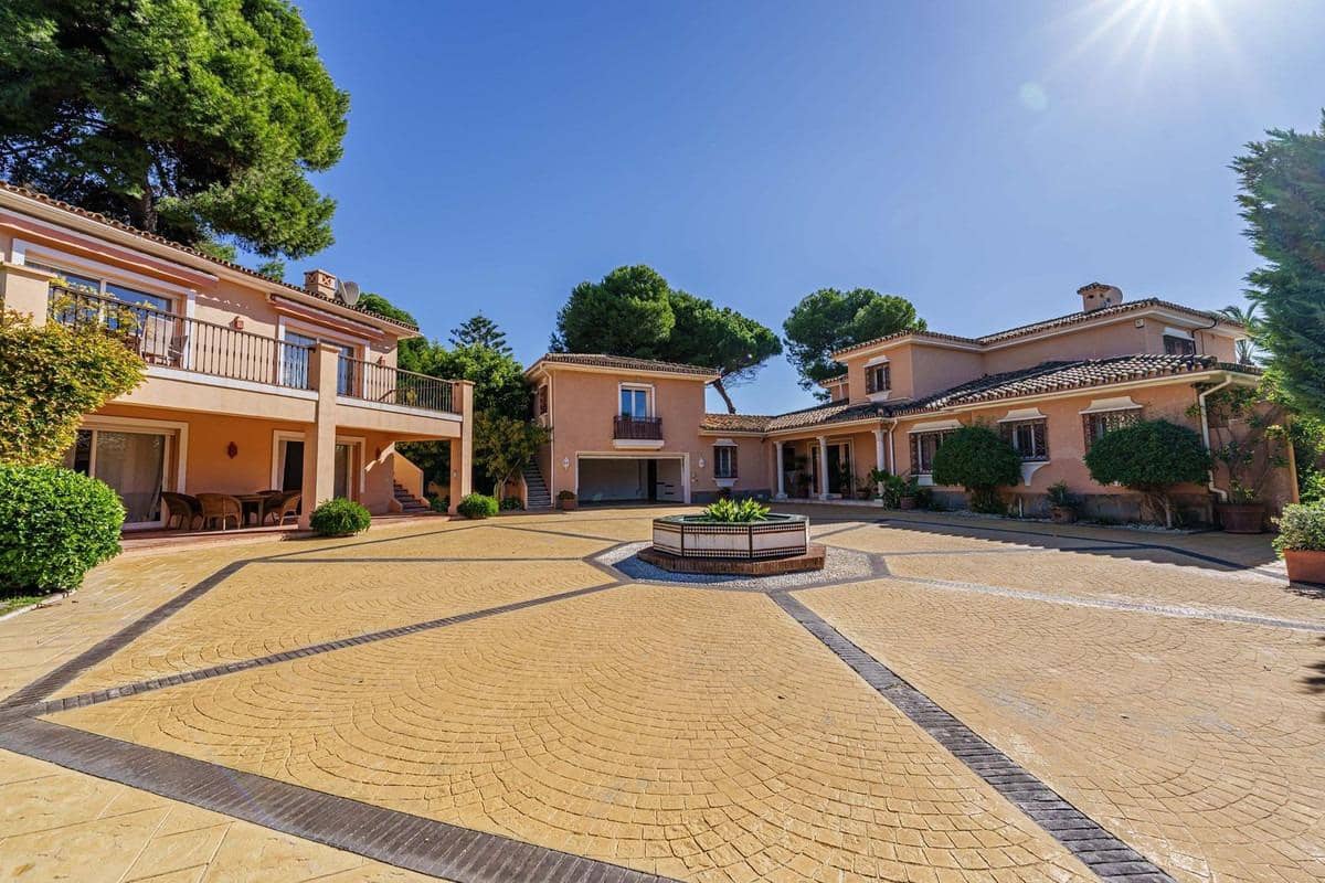 9 sypialnia Willa na sprzedaż w Estepona z basenem garażem - 8 925 000 € (Ref: 8268992)