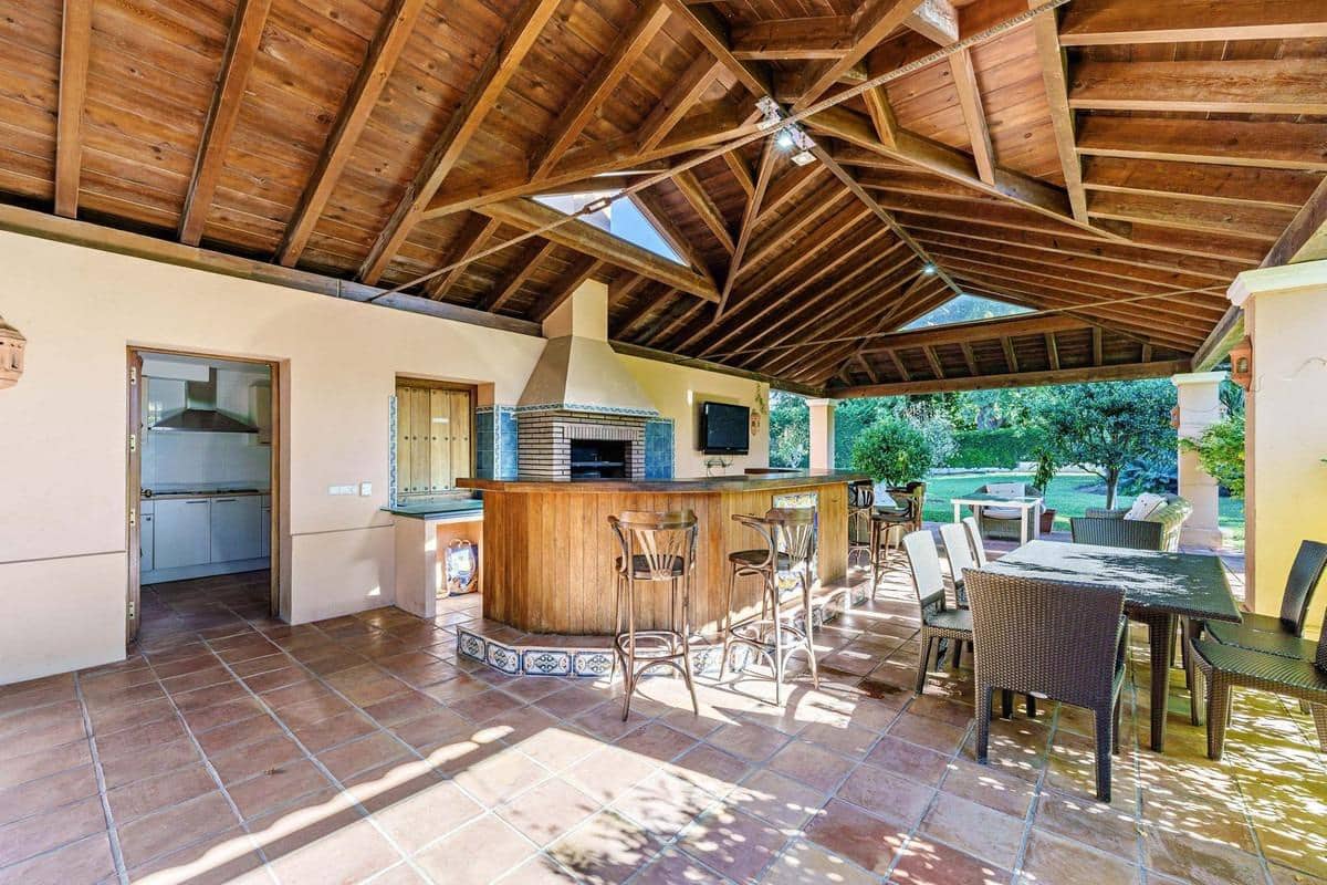 9 sypialnia Willa na sprzedaż w Estepona z basenem garażem - 8 925 000 € (Ref: 8268992)