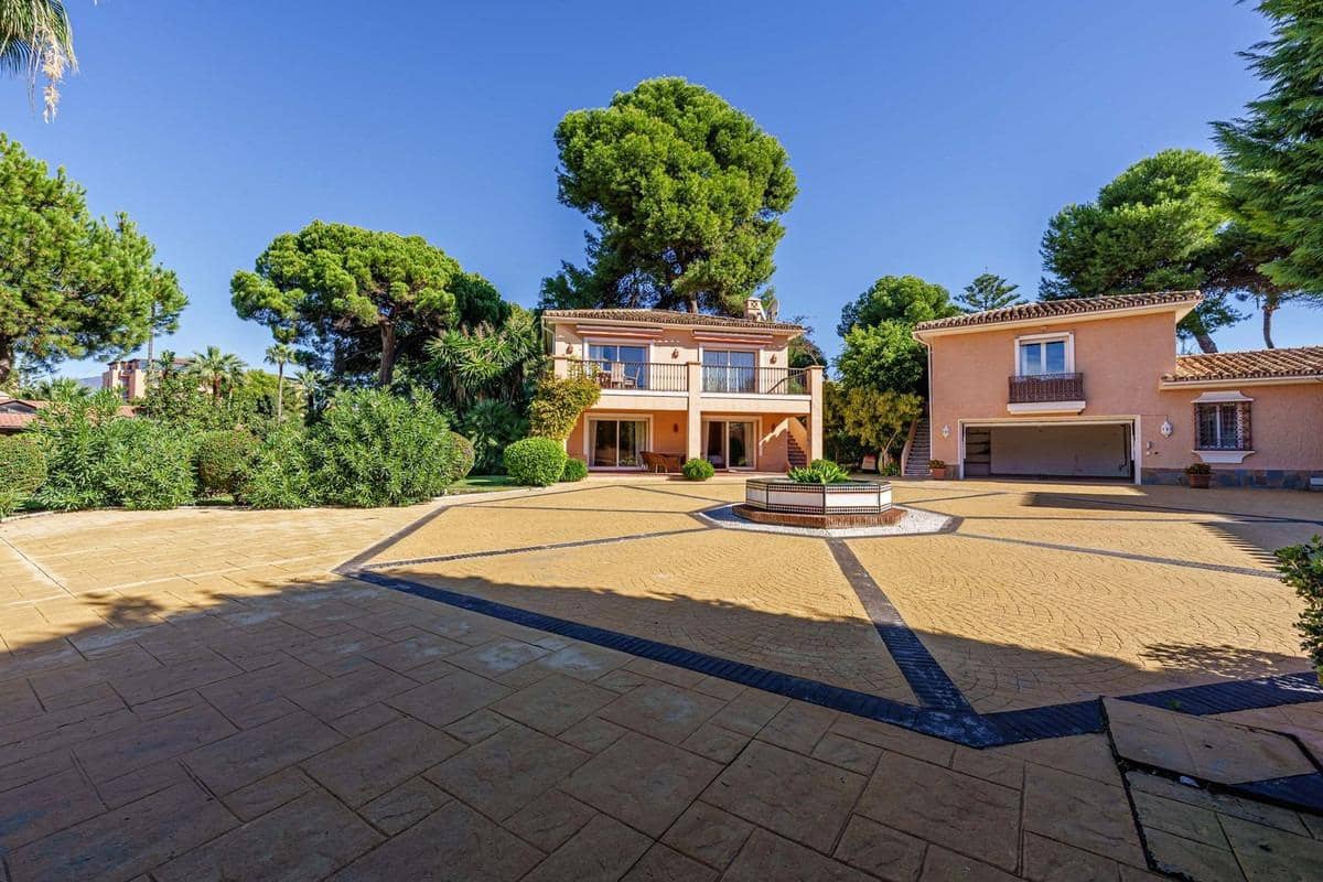 9 sypialnia Willa na sprzedaż w Estepona z basenem garażem - 8 925 000 € (Ref: 8268992)