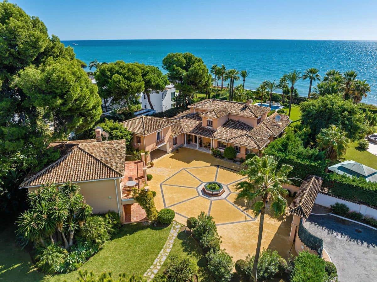 9 sypialnia Willa na sprzedaż w Estepona z basenem garażem - 8 925 000 € (Ref: 8268992)
