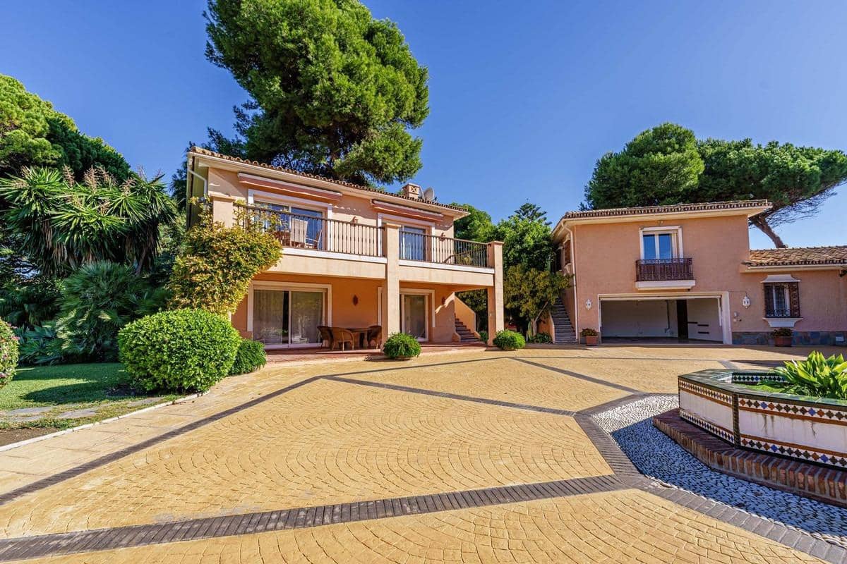9 sypialnia Willa na sprzedaż w Estepona z basenem garażem - 8 925 000 € (Ref: 8268992)