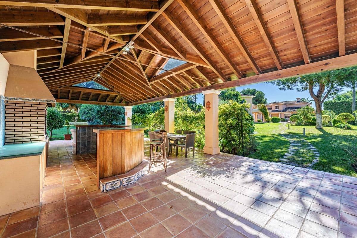 9 sypialnia Willa na sprzedaż w Estepona z basenem garażem - 8 925 000 € (Ref: 8268992)