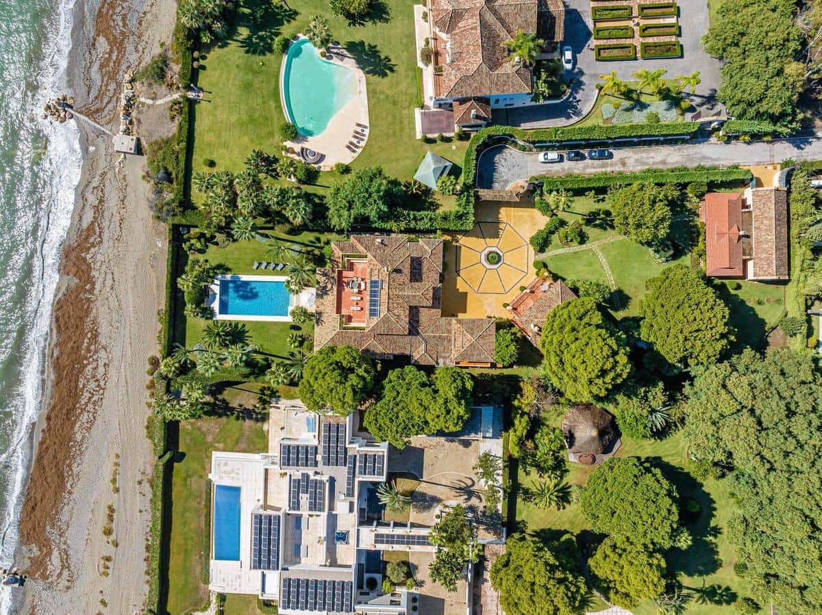 9 sypialnia Willa na sprzedaż w Estepona z basenem garażem - 8 925 000 € (Ref: 8268992)